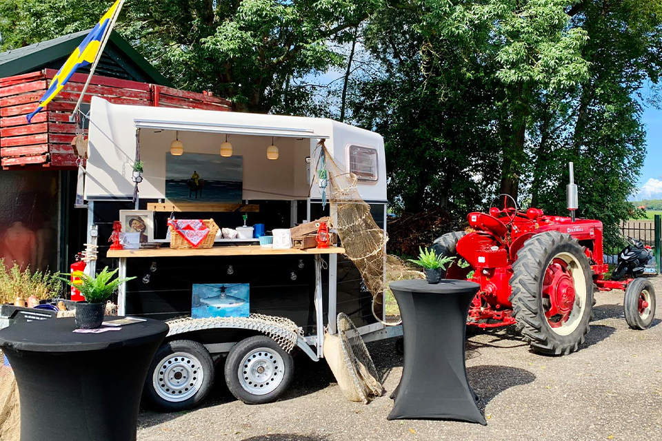Een paardenkar omgebouwd tot viskar